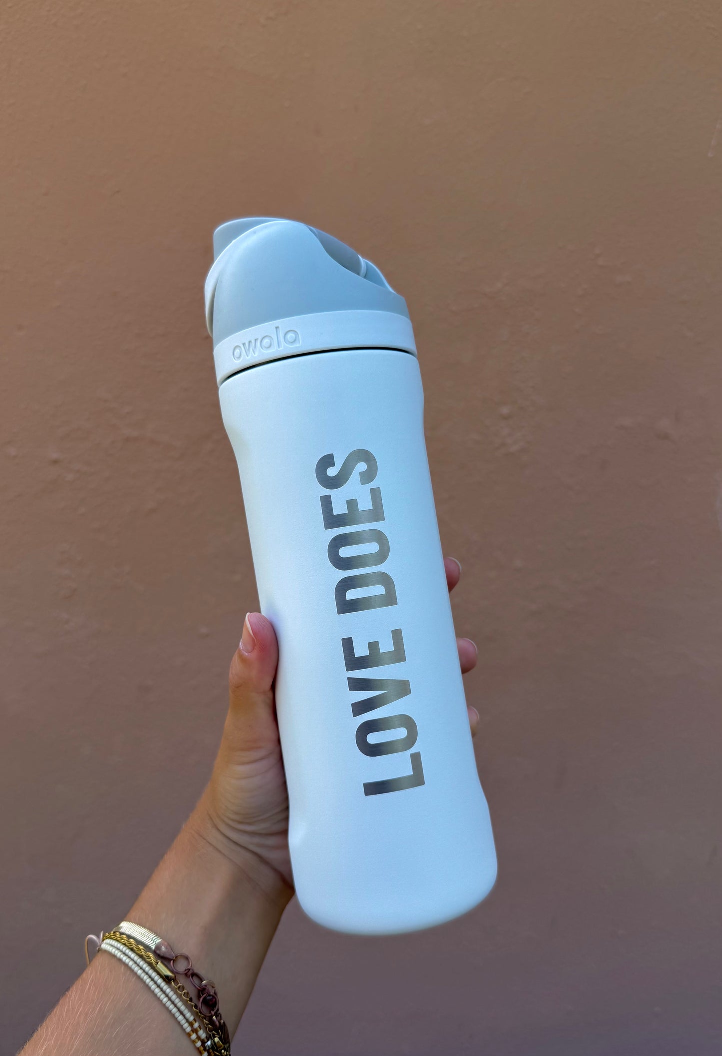 Love Does Engraved Owala Freeship 24oz - Shy Marshmallow